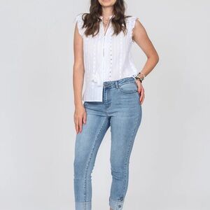 BUTTON DETAIL CUFF BLEACH JEAN